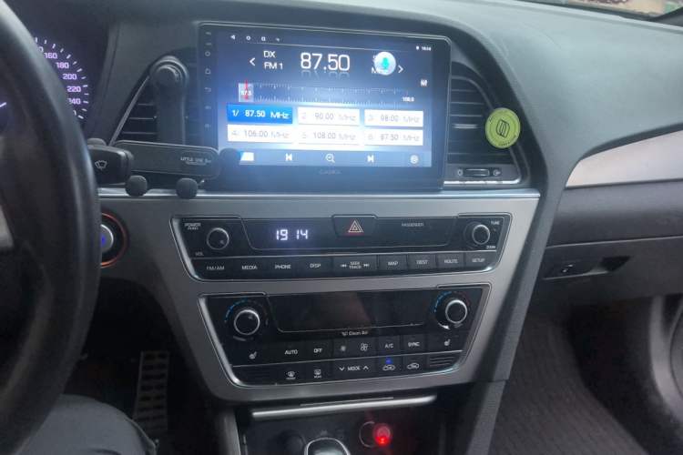 Used Hyundai Sonata 2015 1.6T DLX Prestige Model Audio And AC Panel
