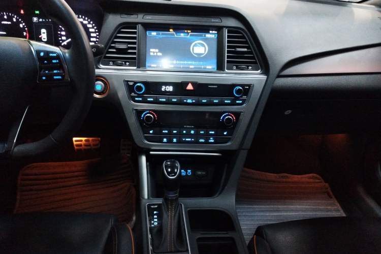 Used Hyundai Sonata 2015 1.6T DLX Prestige Model Audio And AC Panel