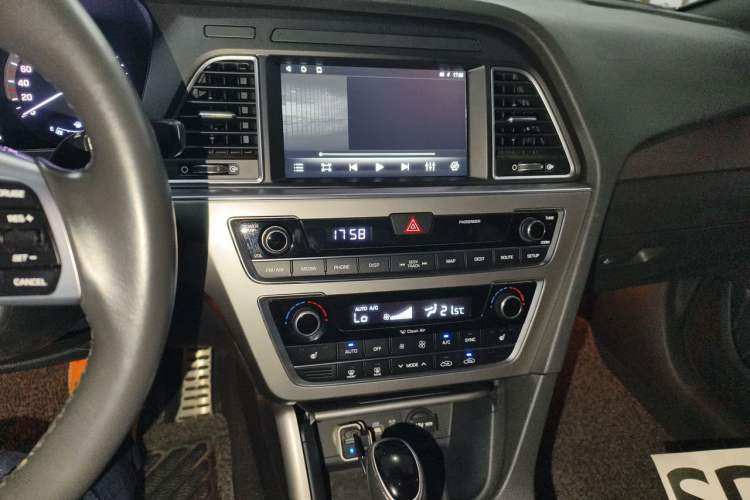 Used Hyundai Sonata 2015 1.6T GLX Advanced Model Audio And AC Panel