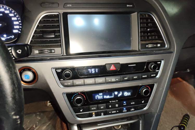 Used Hyundai Sonata 2015 1.6T GLX Advanced Model Audio And AC Panel