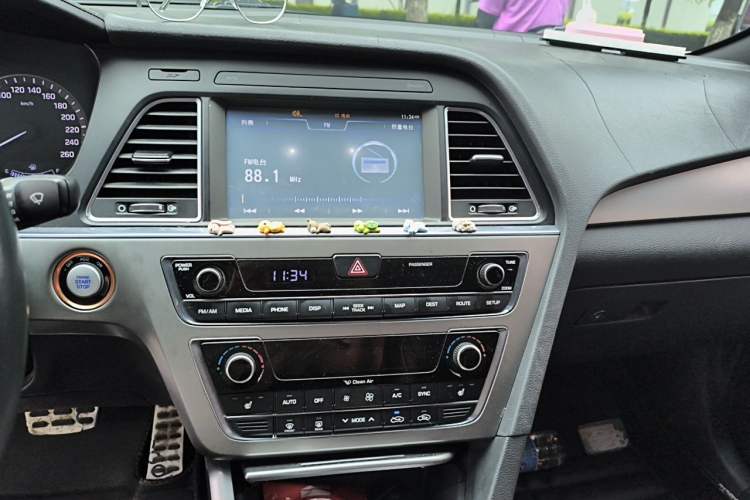Used Hyundai Sonata 2015 1.6T GLX Advanced Model Audio And AC Panel