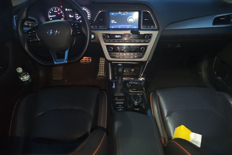 Used Hyundai Sonata 2015 1.6T GLX Advanced Model Center Console