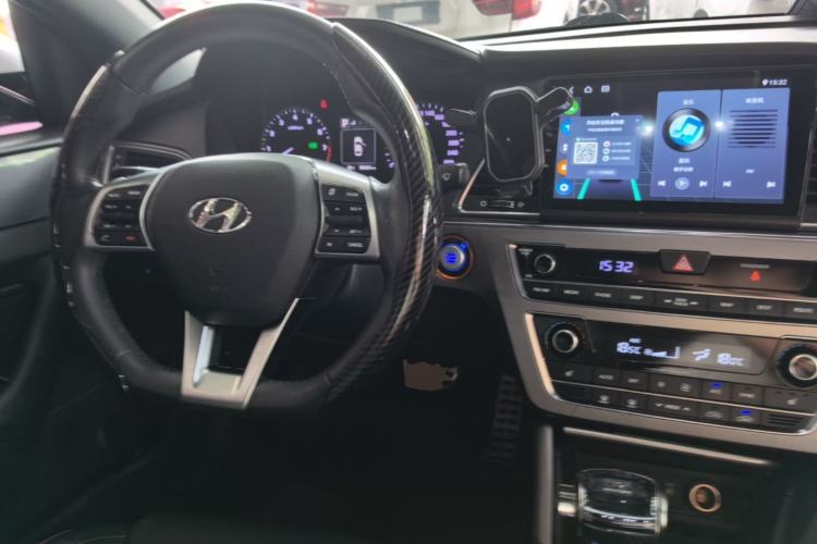 Used Hyundai Sonata 2015 1.6T GLS Smart Model Center Console