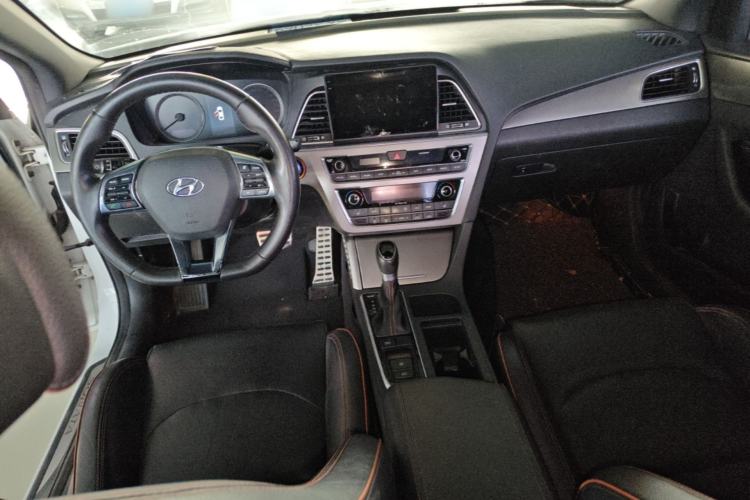 Used Hyundai Sonata 2015 1.6T GLX Advanced Model Center Console