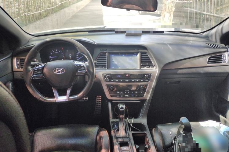 Used Hyundai Sonata 2015 1.6T GLX Advanced Model Center Console