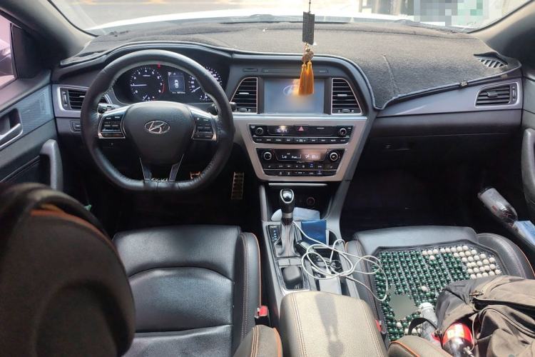 Used Hyundai Sonata 2015 1.6T GLX Advanced Model Center Console