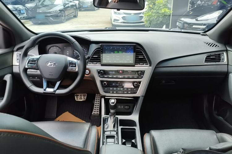 Used Hyundai Sonata 2015 1.6T GLX Advanced Model Center Console