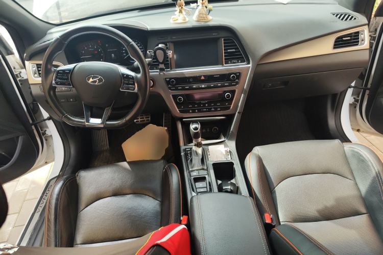 Used Hyundai Sonata 2015 1.6T GLX Advanced Model Center Console