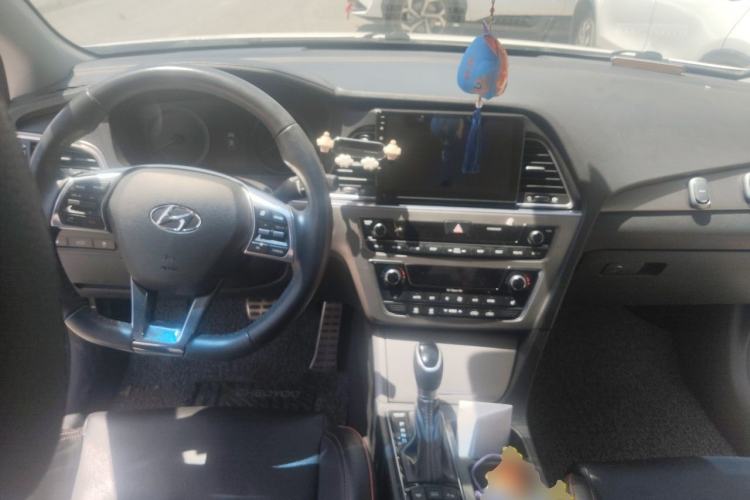 Used Hyundai Sonata 2015 1.6T DLX Prestige Model Center Console