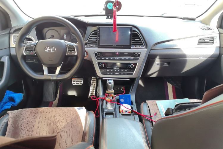 Used Hyundai Sonata 2015 1.6T GLX Advanced Model Center Console