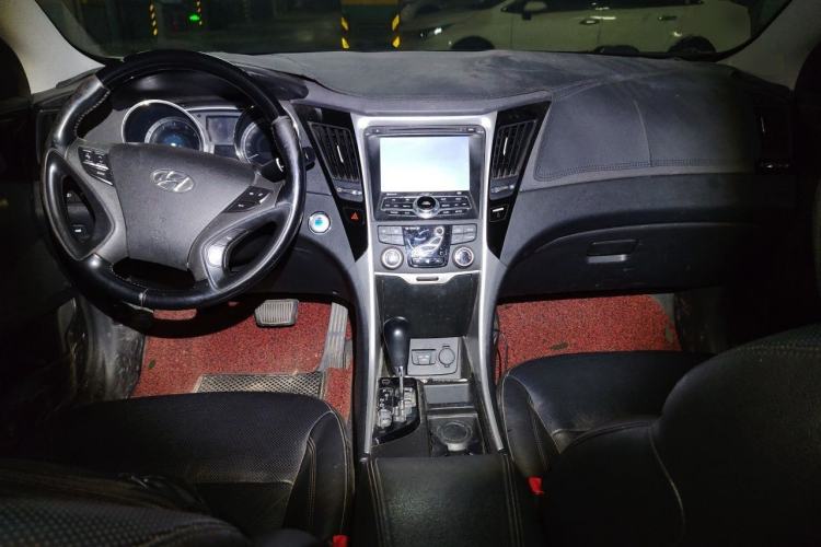 Used Hyundai Sonata 2015 Classic 2.4L Automatic Leading Edition China IV Standard Center Console
