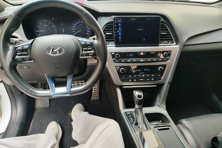 Used Hyundai Sonata 2015 1.6T GLS Smart Model Center Console