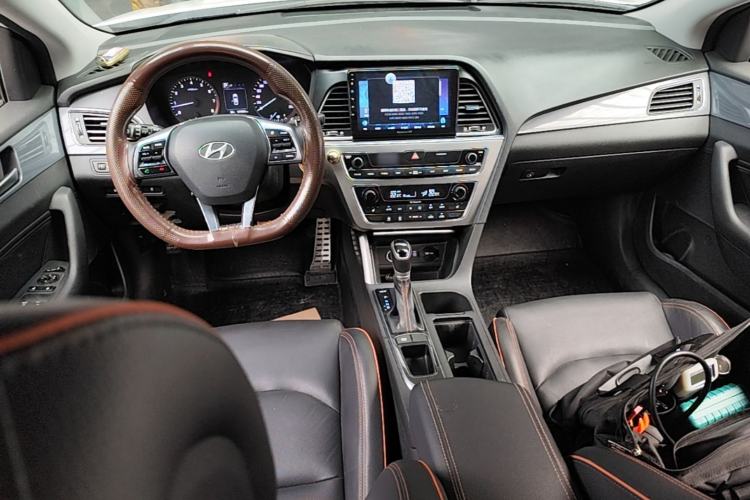 Used Hyundai Sonata 2015 1.6T GX Comfort Model Center Console