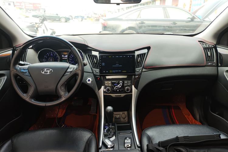 Used Hyundai Sonata 2015 Classic 2.4L Automatic Leading Edition China IV Standard Center Console