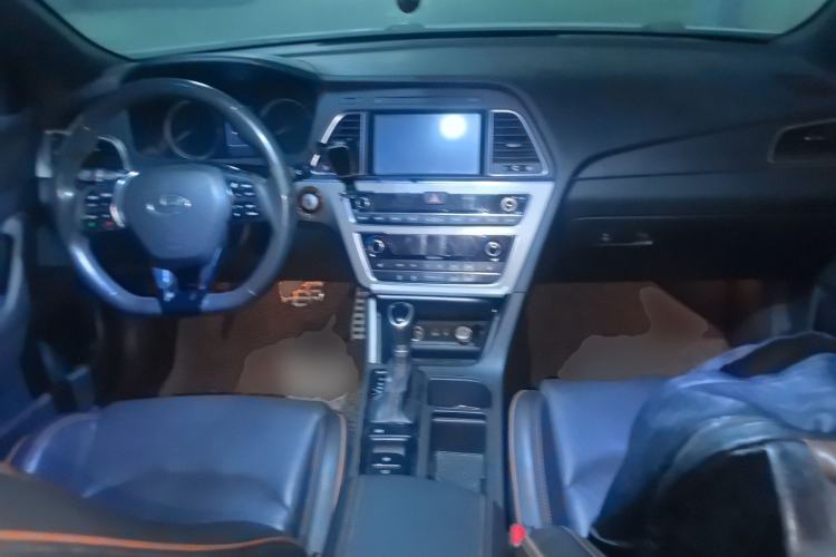 Used Hyundai Sonata 2015 1.6T GLX Advanced Model Center Console