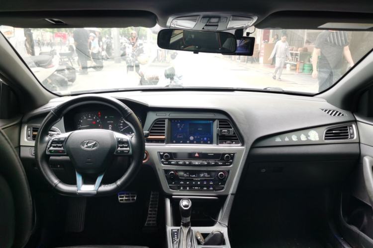 Used Hyundai Sonata 2015 1.6T GLX Advanced Model Center Console