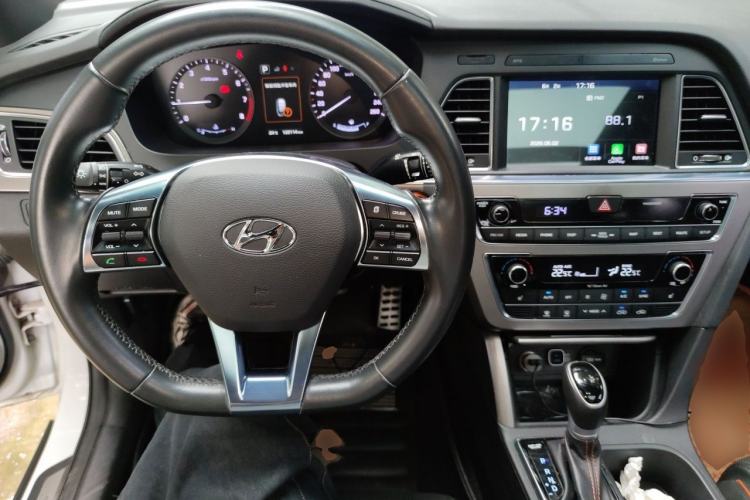 Used Hyundai Sonata 2015 1.6T GLX Advanced Model Center Console