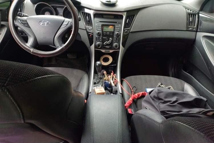 Used Hyundai Sonata 2015 Classic 2.0L Automatic Leading Edition Center Console