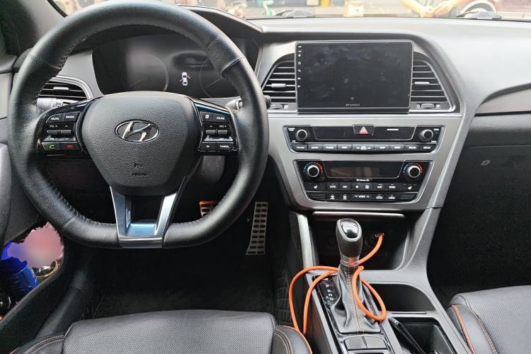 Used Hyundai Sonata 2015 1.6T GLX Advanced Model Center Console
