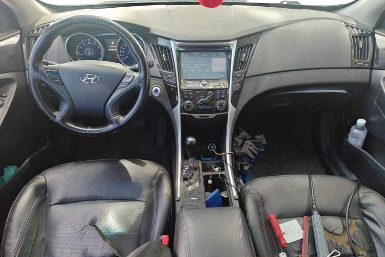 Used Hyundai Sonata 2015 Classic 2.0L Automatic Luxury Edition Center Console