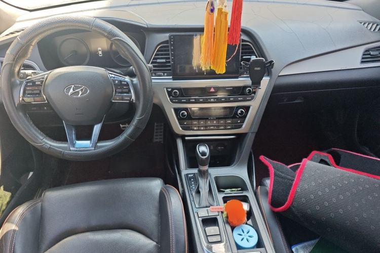 Used Hyundai Sonata 2015 1.6T GLX Advanced Model Center Console