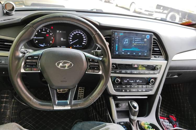 Used Hyundai Sonata 2015 1.6T GLX Advanced Model Center Console