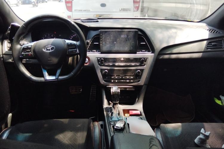 Used Hyundai Sonata 2015 1.6T DLX Prestige Model Center Console
