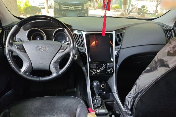 Used Hyundai Sonata 2015 Classic 2.4L Automatic Leading Edition China V Standard Center Console