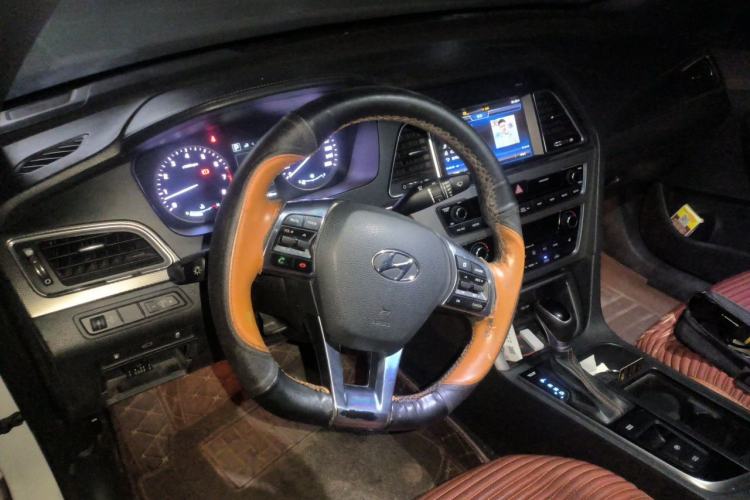 Used Hyundai Sonata 2015 1.6T GLX Advanced Model Center Console