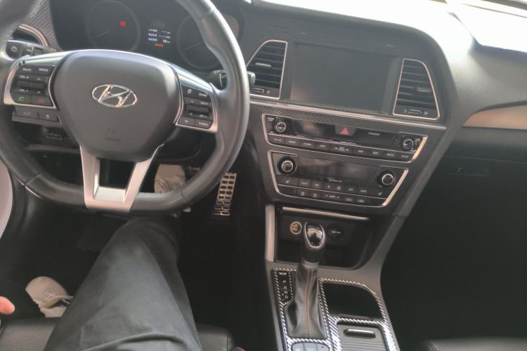 Used Hyundai Sonata 2015 1.6T DLX Prestige Model Center Console