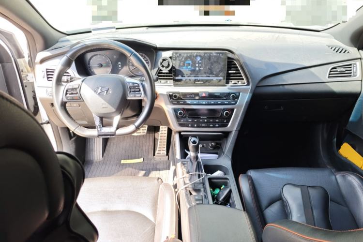 Used Hyundai Sonata 2015 1.6T GLX Advanced Model Center Console