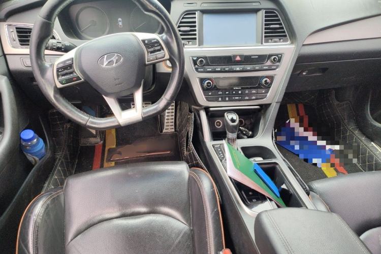 Used Hyundai Sonata 2015 1.6T DLX Prestige Model Center Console