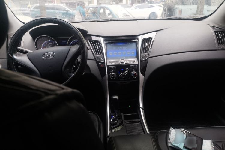 Used Hyundai Sonata 2015 Classic 2.0L Automatic Leading Edition Center Console