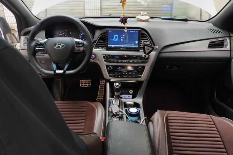 Used Hyundai Sonata 2015 1.6T GLX Advanced Model Center Console