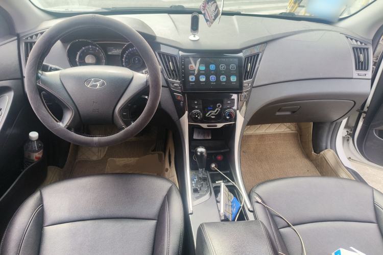 Used Hyundai Sonata 2015 Classic 2.0L Automatic Luxury Edition Center Console
