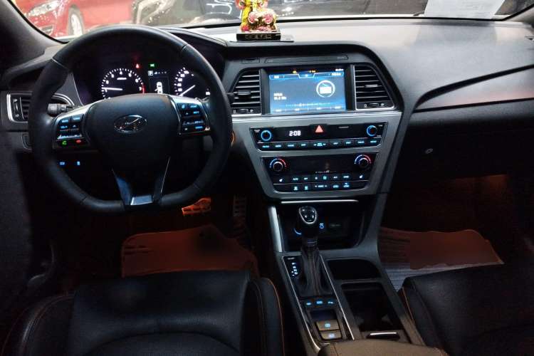 Used Hyundai Sonata 2015 1.6T DLX Prestige Model Center Console
