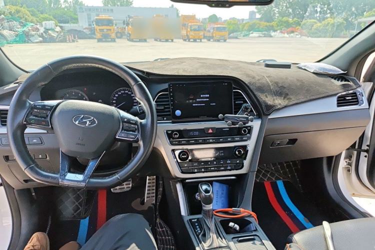 Used Hyundai Sonata 2015 1.6T GLX Advanced Model Center Console