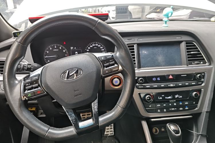 Used Hyundai Sonata 2015 1.6T GLS Smart Model Center Console