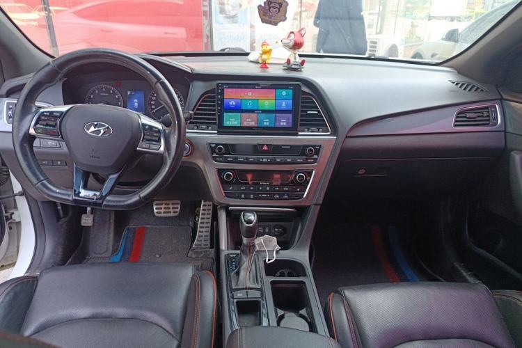Used Hyundai Sonata 2015 1.6T GLX Advanced Model Center Console