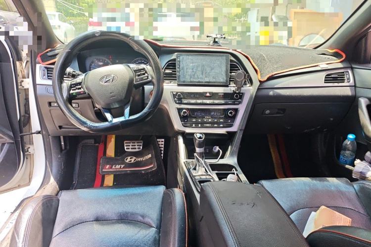 Used Hyundai Sonata 2015 1.6T DLX Prestige Model Center Console