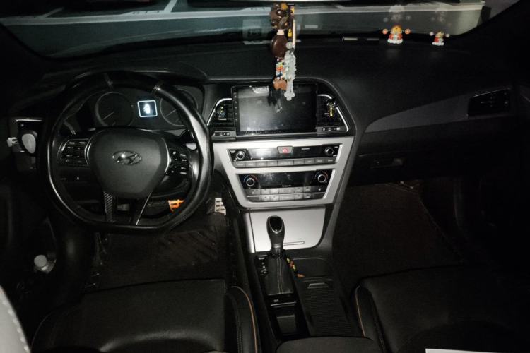 Used Hyundai Sonata 2015 1.6T GLS Smart Model Center Console