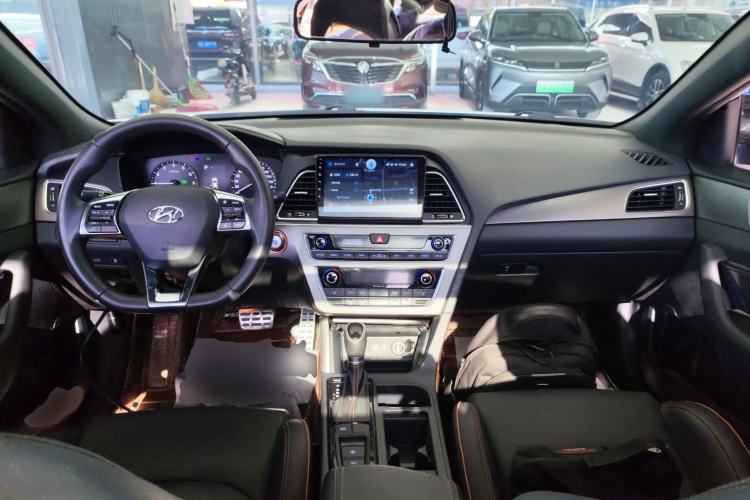 Used Hyundai Sonata 2015 1.6T GLX Advanced Model Center Console