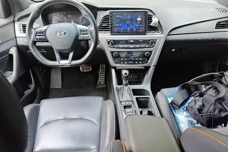 Used Hyundai Sonata 2015 1.6T DLX Prestige Model Center Console