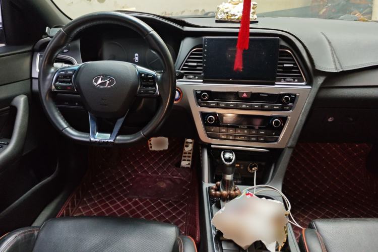 Used Hyundai Sonata 2015 1.6T DLX Prestige Model Center Console