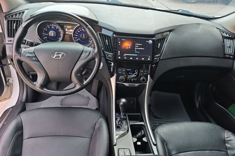 Used Hyundai Sonata 2015 Classic 2.4L Automatic Leading Edition China V Standard Center Console