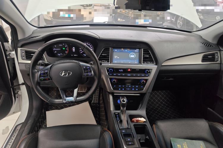 Used Hyundai Sonata 2015 1.6T GLX Advanced Model Center Console