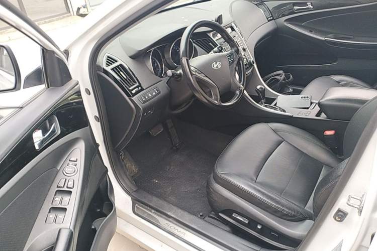 Used Hyundai Sonata 2015 Classic 2.0L Automatic Luxury Edition Driver Seat
