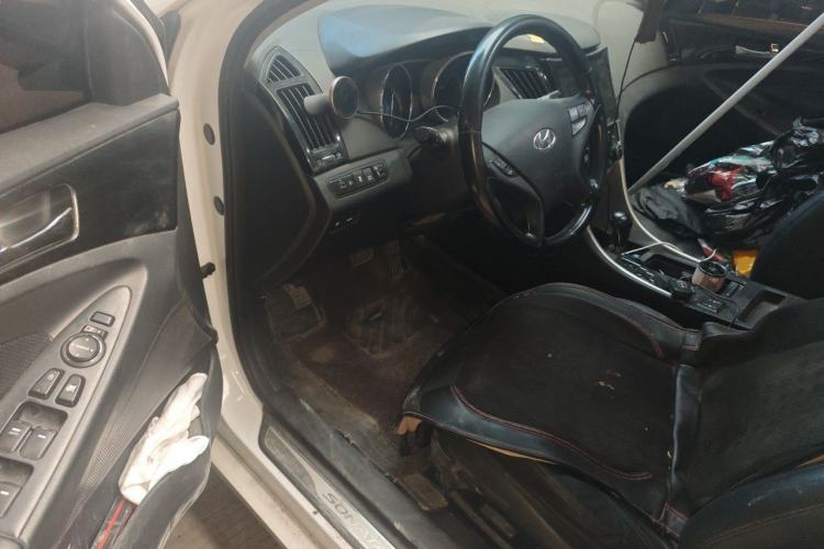 Used Hyundai Sonata 2015 Classic 2.0L Automatic Luxury Edition Driver Seat