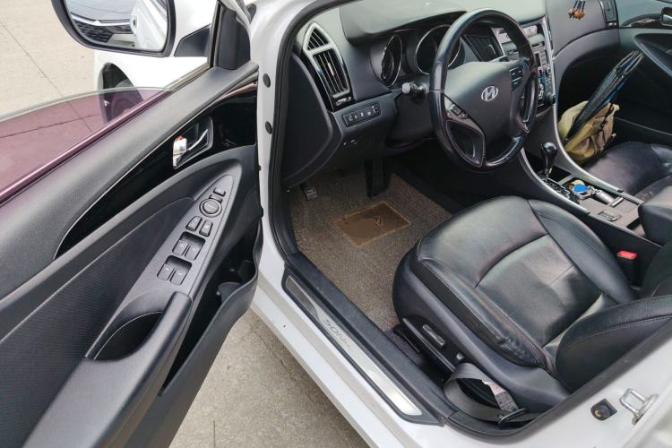 Used Hyundai Sonata 2015 Classic 2.0L Automatic Luxury Edition Driver Seat