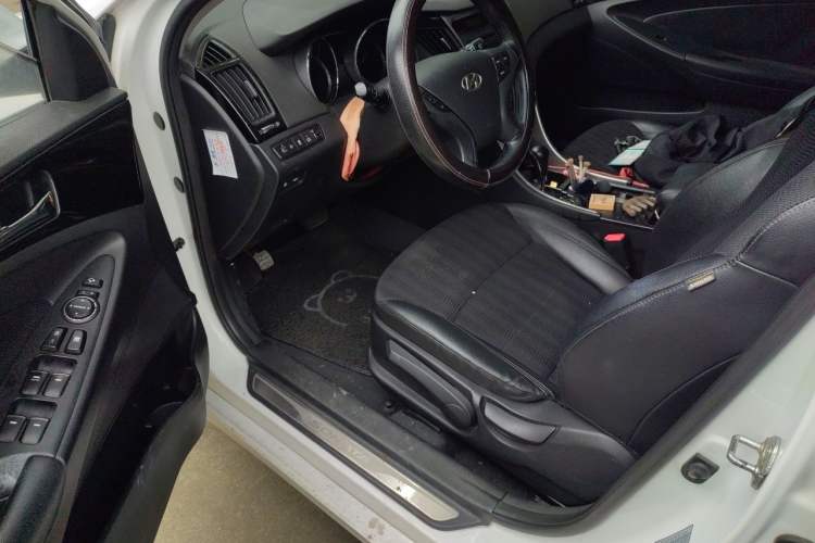 Used Hyundai Sonata 2015 Classic 2.0L Automatic Leading Edition Driver Seat